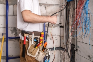 Why Calling An Electrician Is Essential In Handling Urgent Electrical Issues?